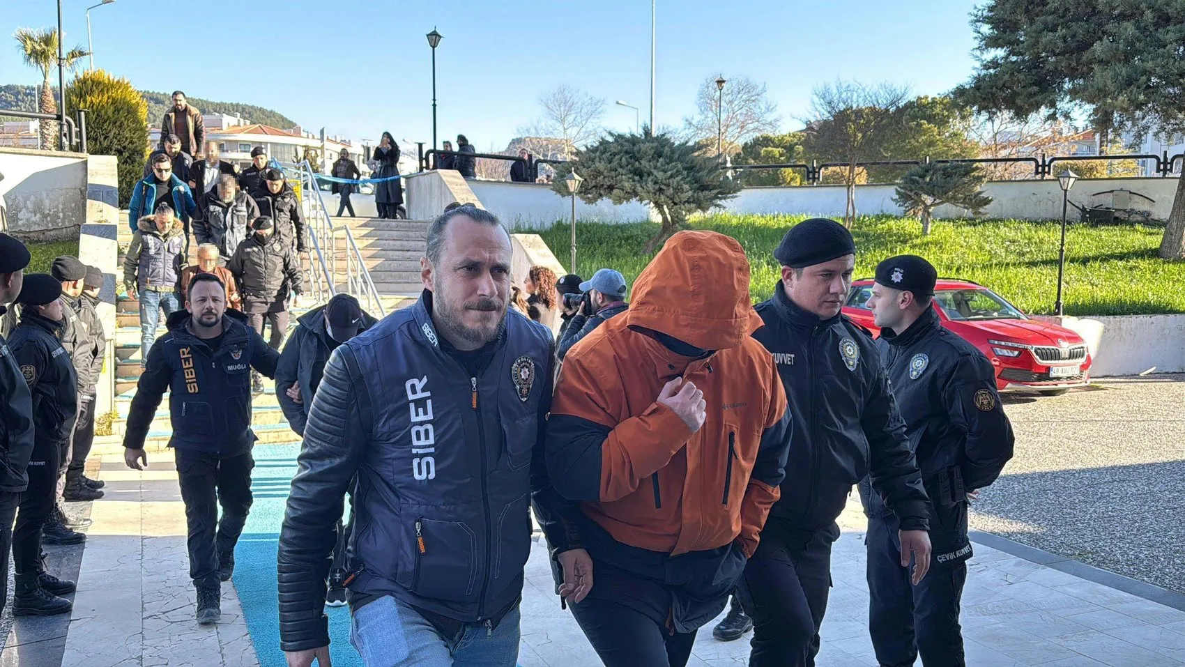 Sosyal medyadaki hakaret davasında 9 kişi hakim karşısına çıkıyor
