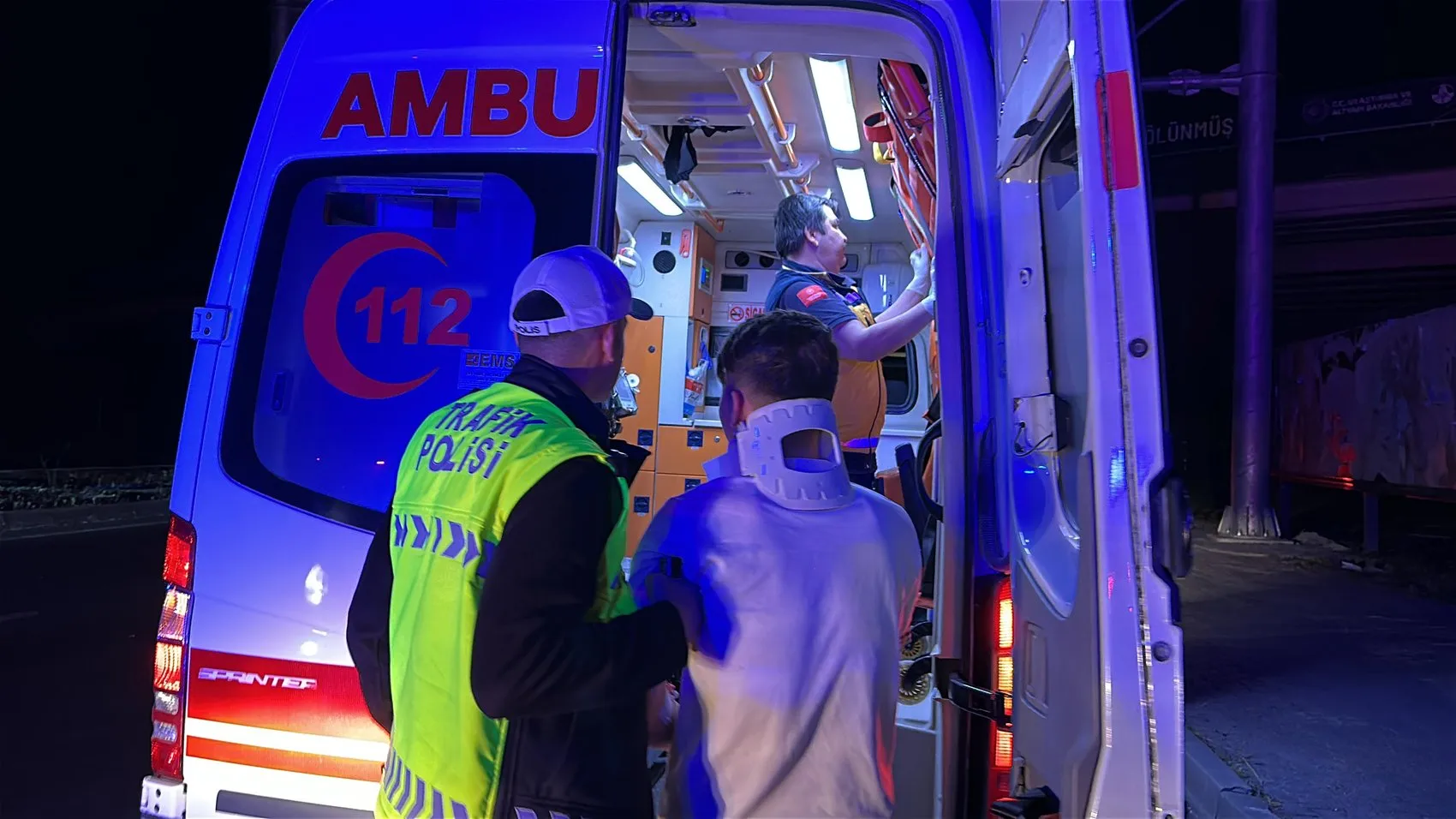 Kütahya'da gece yarısı kaza 4 kişi yaralandı