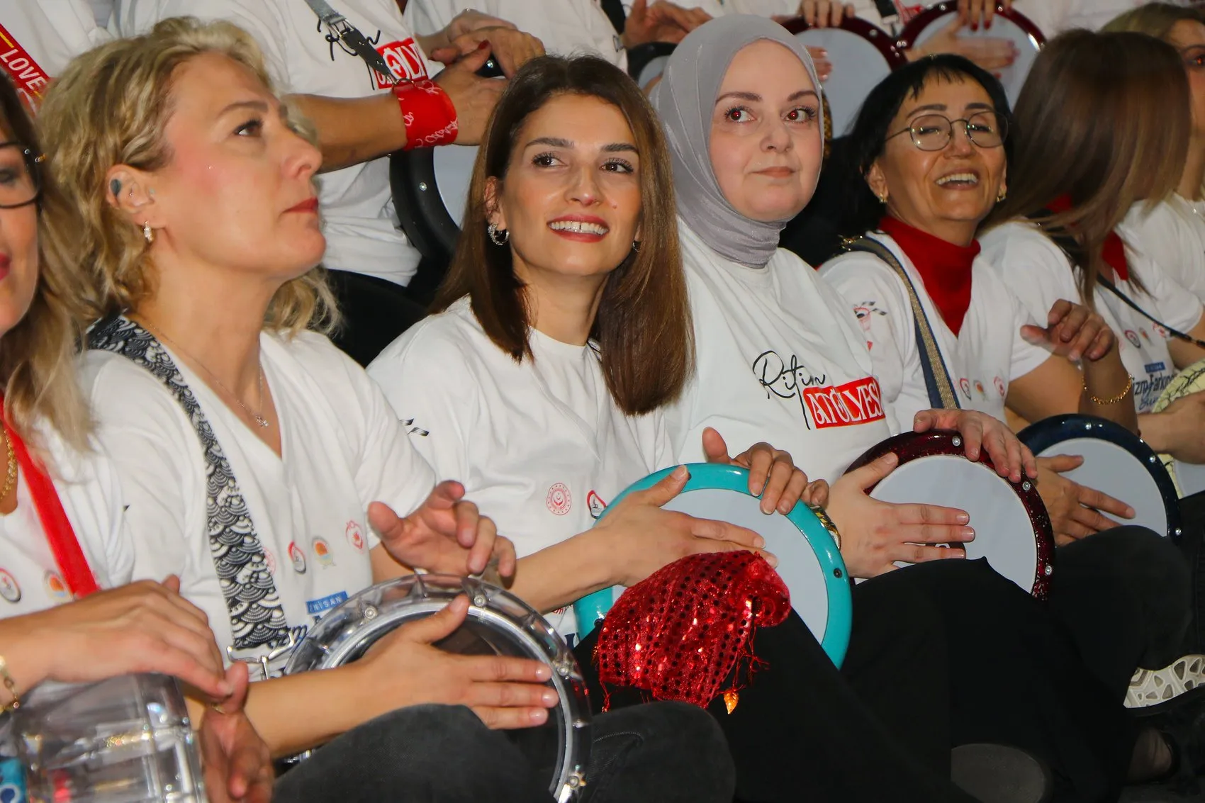 Samsunlu kadınlar darbuka başında stres atıyor