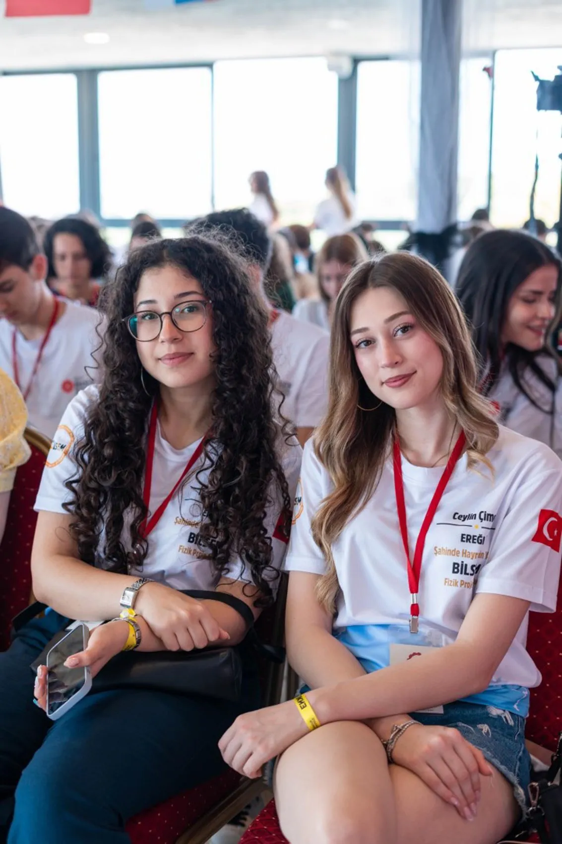 Genç beyinler Çeşme’de bilim için yarışıyor