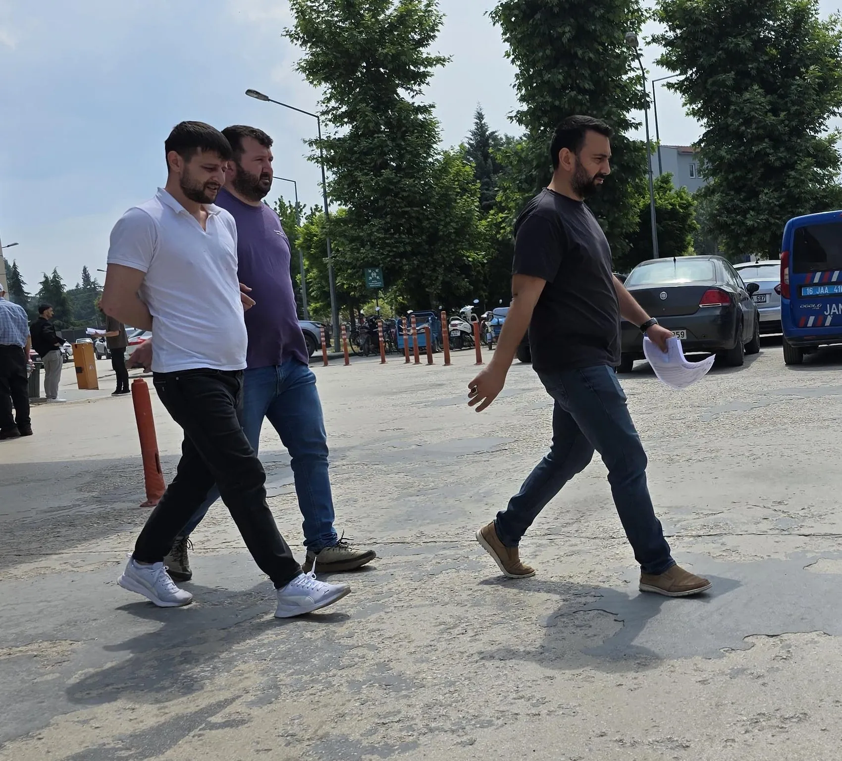 İnegöl'de hastane önünde film gibi kovalamaca