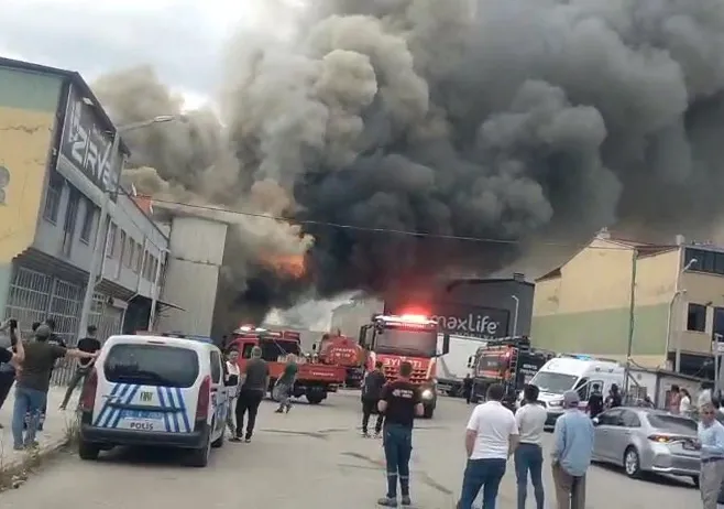 Konya’da yatak fabrikası alevlere teslim oldu