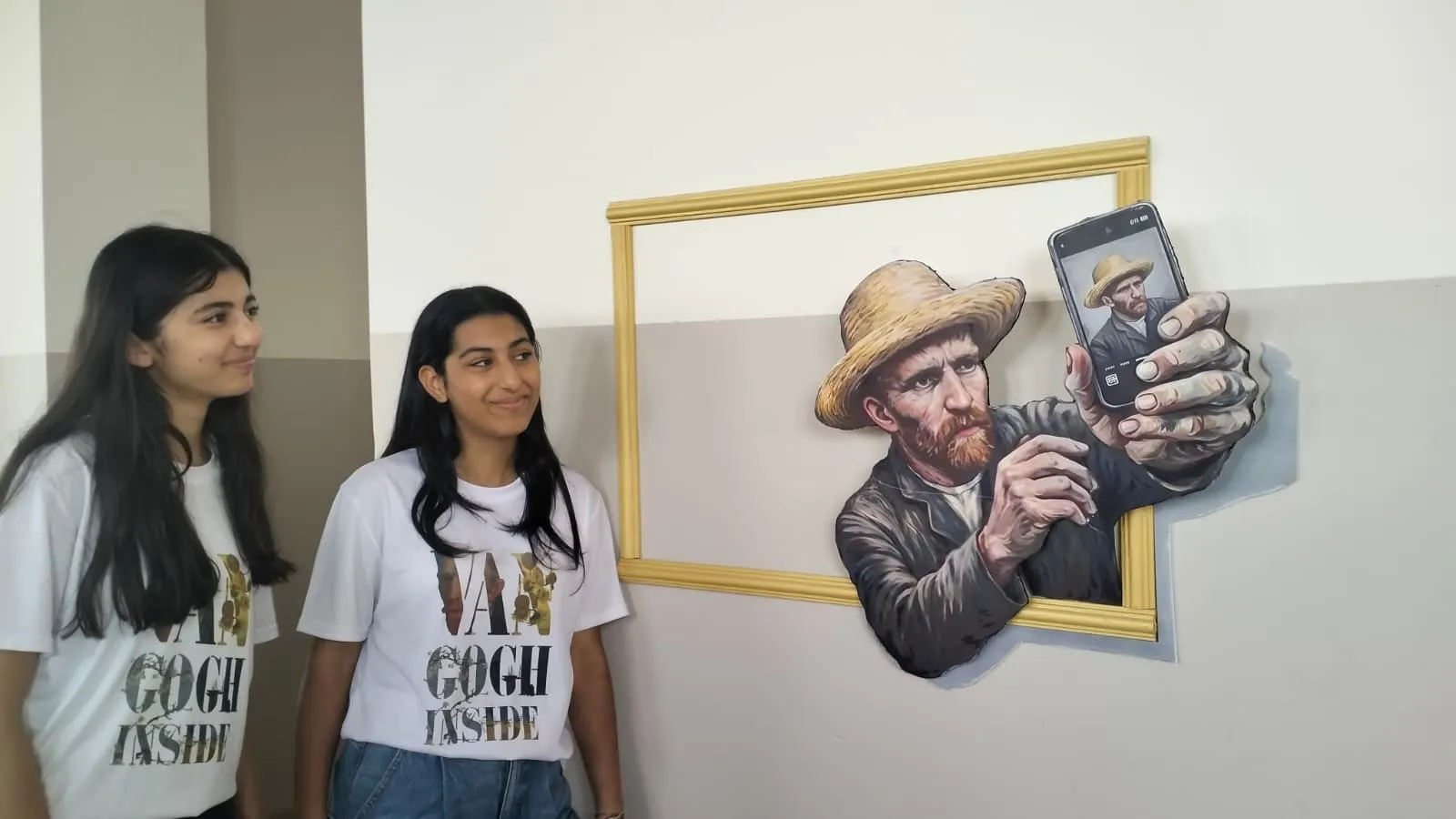 Sincanlı öğrencilerden atık malzemelerle Van Gogh sergisi