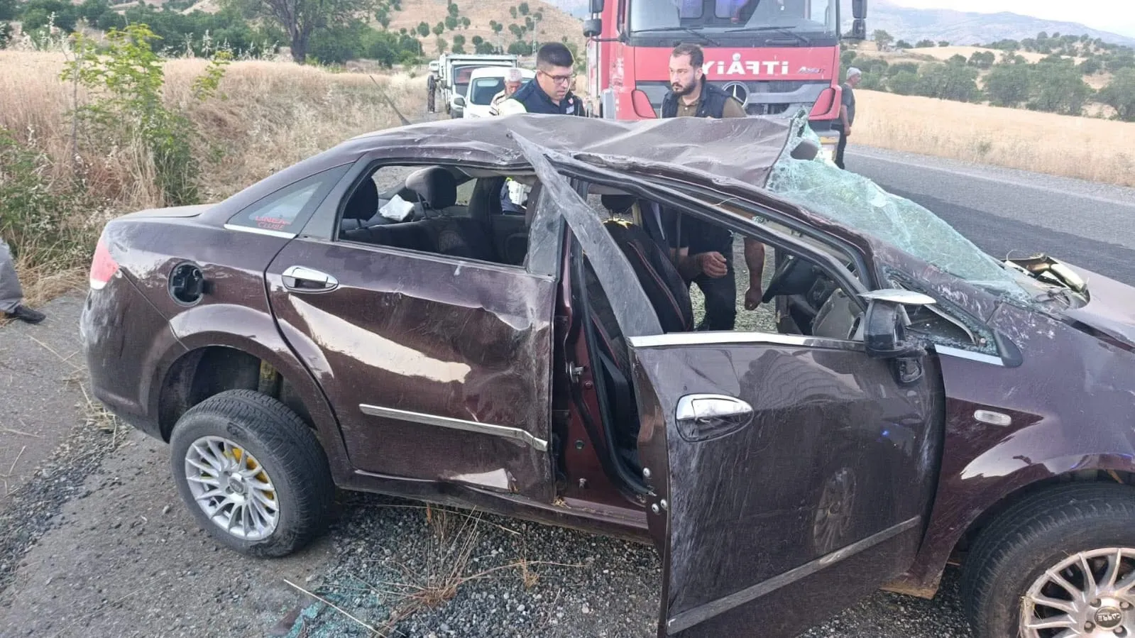 Kulp yolunda otomobil takla attı Anne ve oğlu hayatını kaybetti