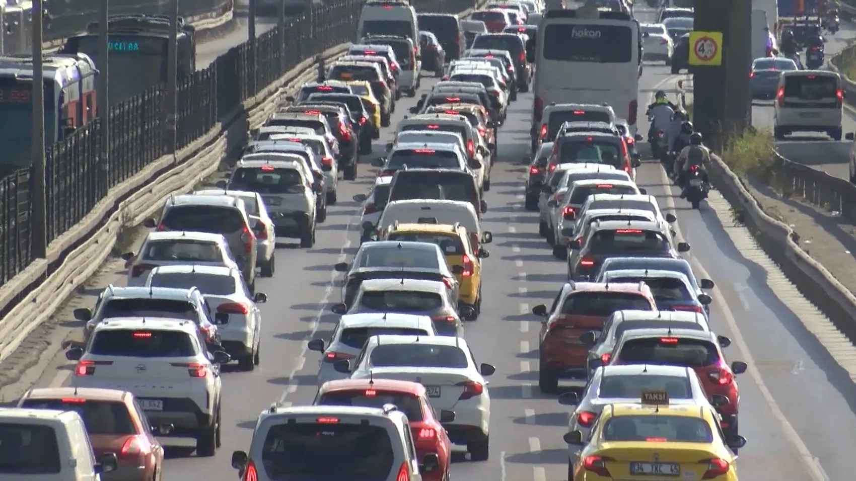 İstanbul trafiğinde pazartesi sabahı kabusu