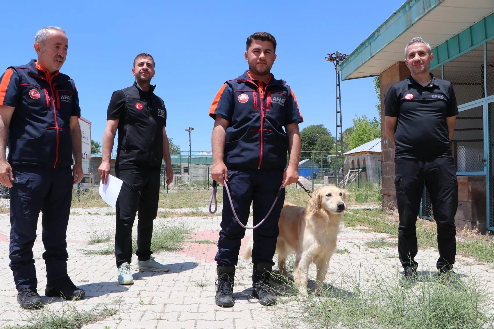 Emekliliği bekleyen Köpük sınavda gençlere taş çıkarttı