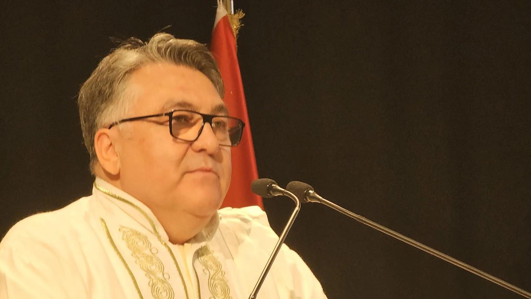 Zonguldak’ta sıra dışı mezuniyet Diplomasını almadan sahneye çıktı
