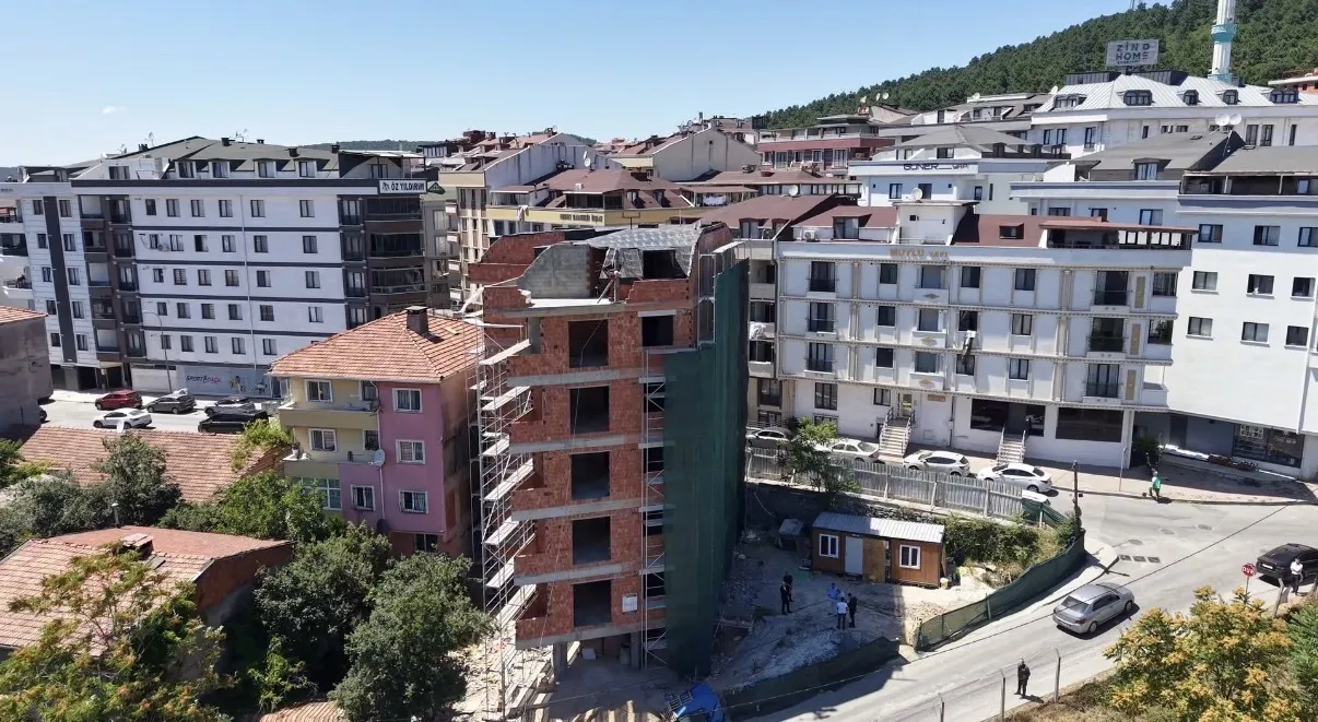 Çekmeköy'deki eğri bina tartışmasına belediyeden yanıt geldi
