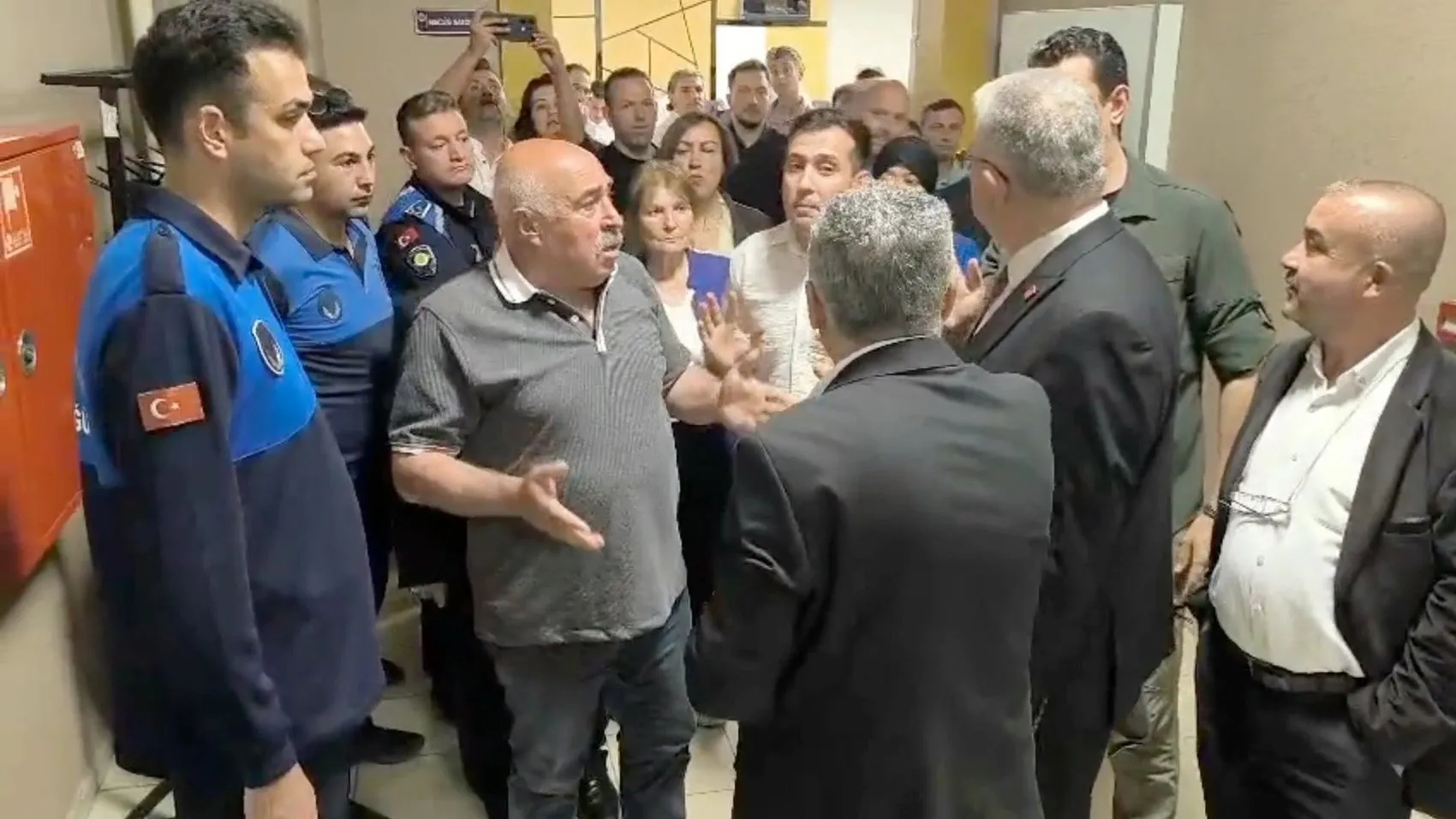 Afyonkarahisar Belediye Meclisi'nde parti değişikliği sonrası gerginlik