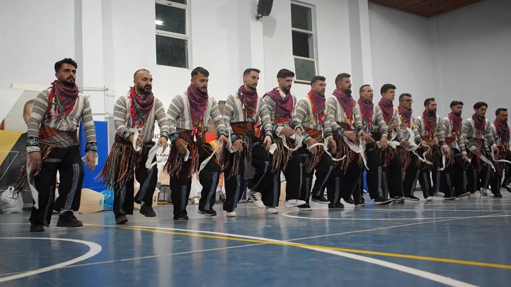 Siirtli öğretmenler sahneye dönüyor