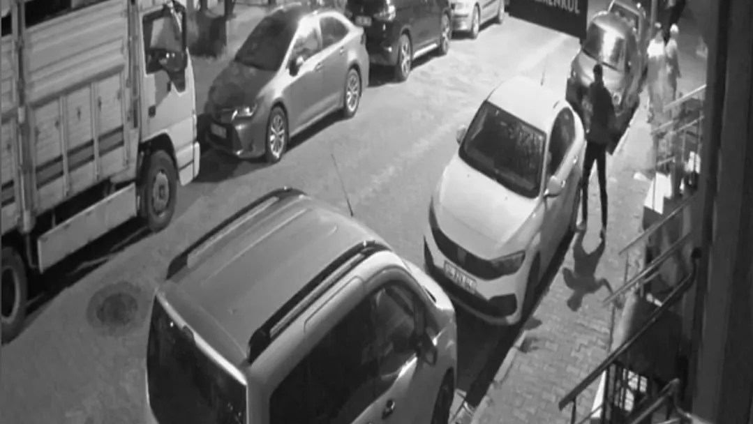 Esenyurt’ta dehşet anları Eniştesi aracını ateşe verdi