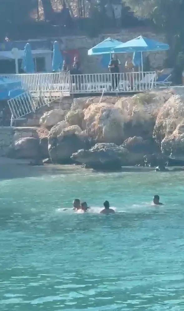 Mersin'de deniz keyfi sopalı kavgaya dönüştü