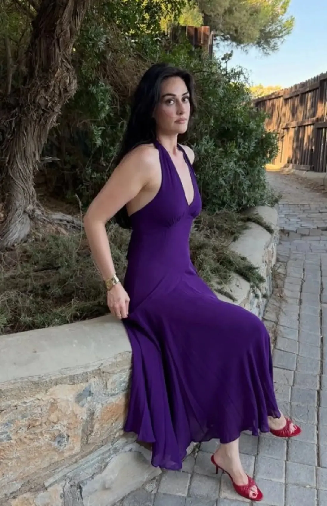Esra Bilgiç son pozlarıyla yaktı geçti! Bir bakan bir daha baktı 2