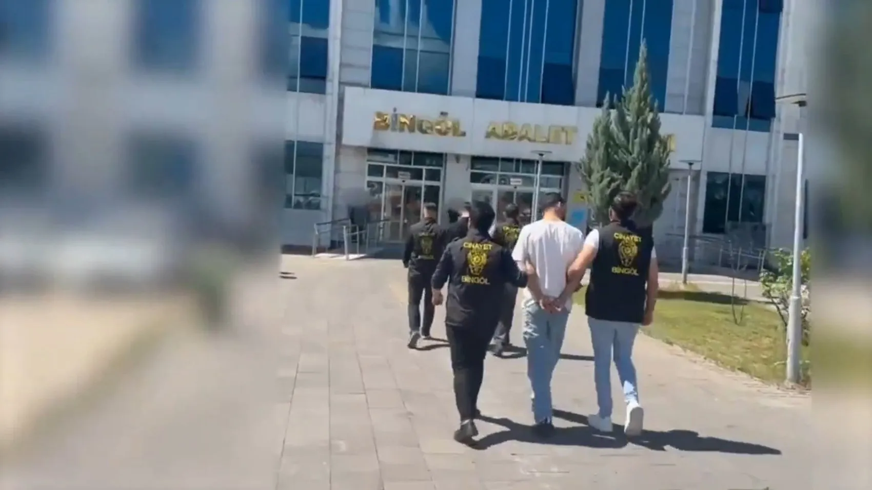 Bingöl sokaklarında polisin şüpheli takibi kameraya yansıdı