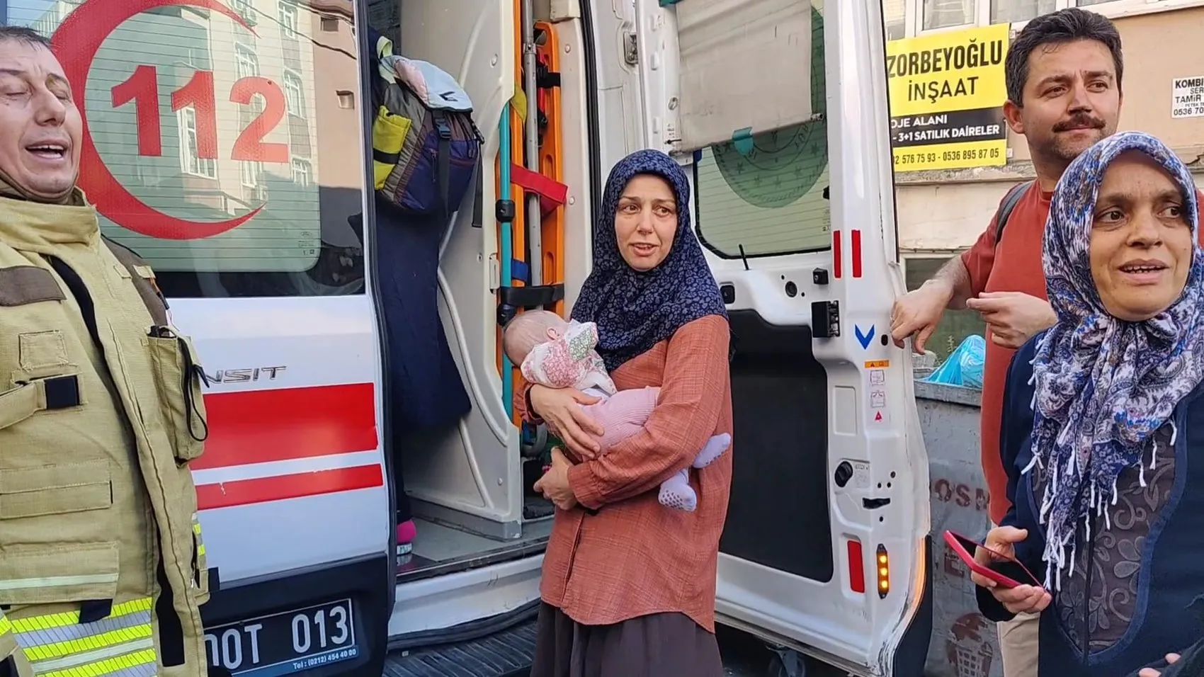 Gaziosmanpaşa’daki yangında korku dolu anlar Kardeşler ambulansta kavuştu
