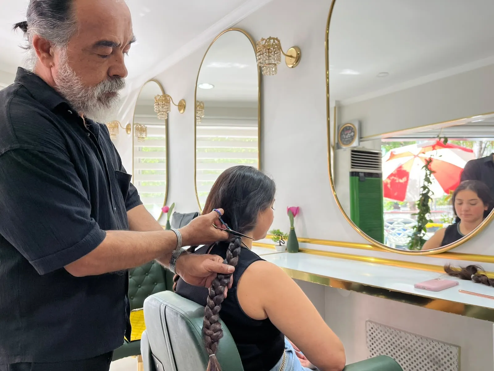 Kanseri yenen Özlem’in örnek bağışı