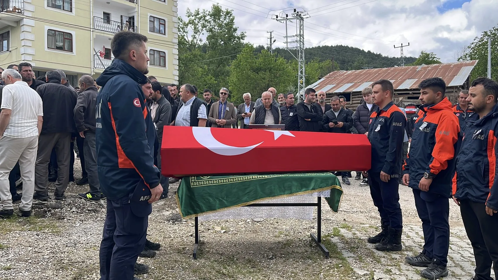 Bolu evladını gözyaşlarıyla son yolculuğuna uğurladı