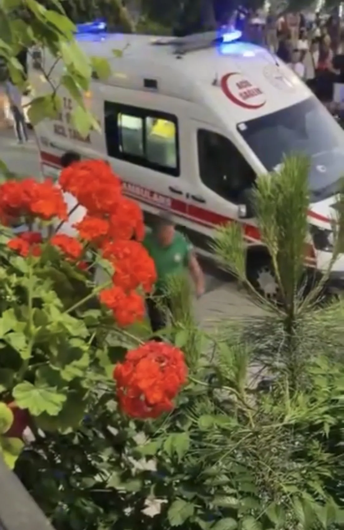 Beykoz Poyrazköy sahilinde denize giren kişi boğulma tehlikesi atlattı