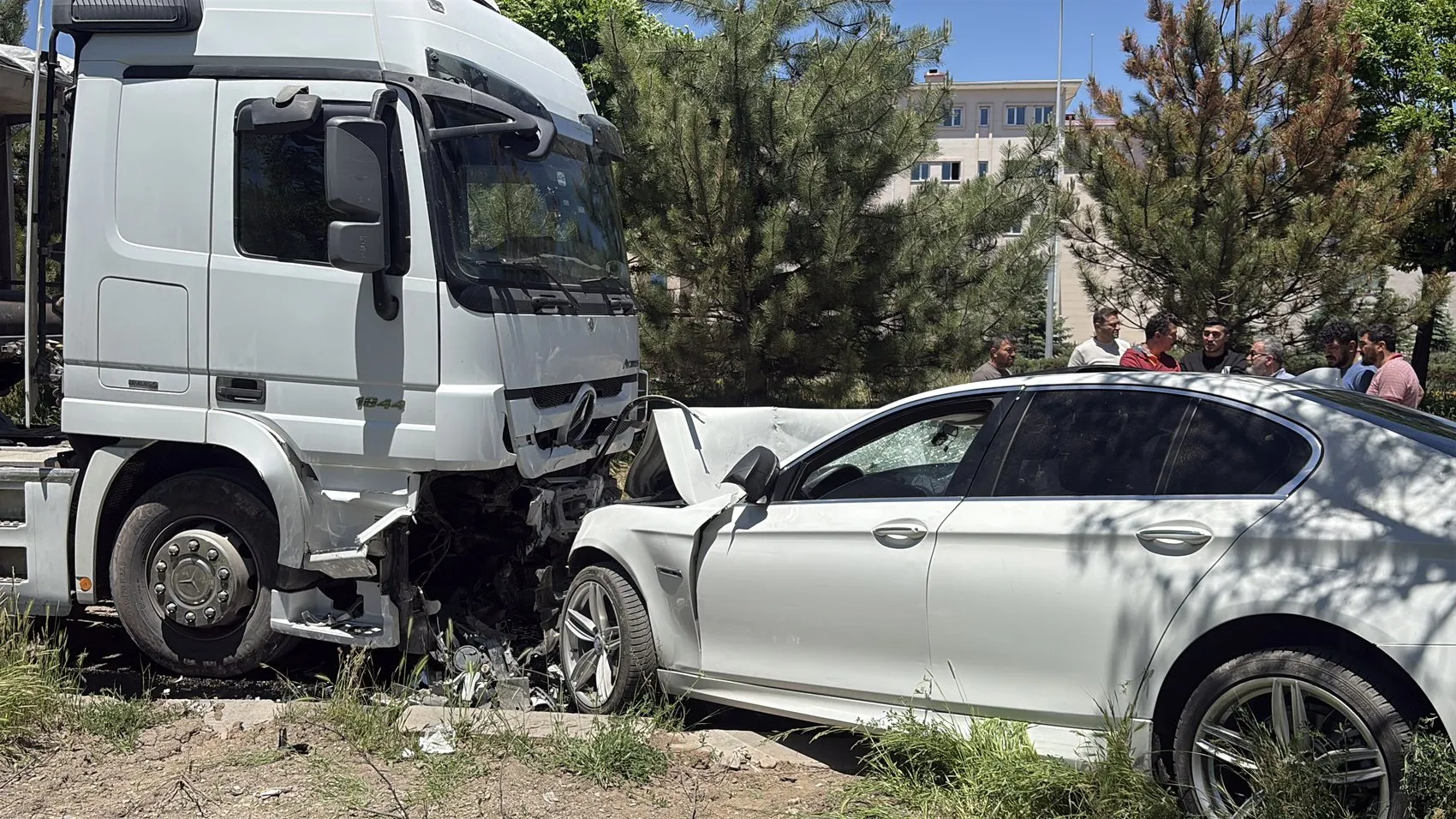 Sivas'ta acı tesadüf Babasının ölüm yıl dönümünde kazada can verdi