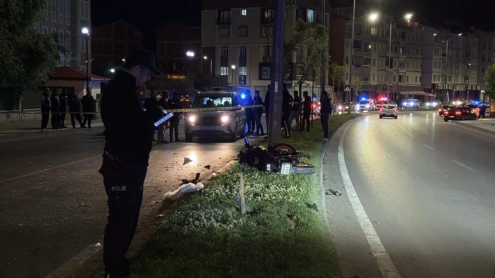 Sivas'ta motosiklet kazası sonrası iki otomobil çarptı