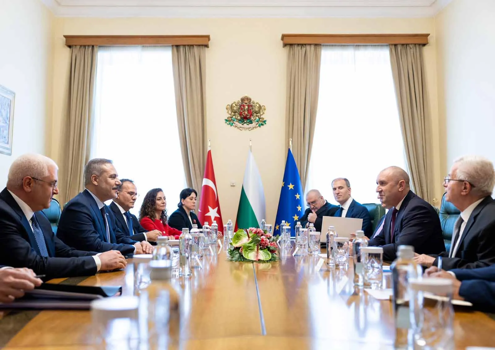 Hakan Fidan Sofya'da kritik temaslarda bulundu