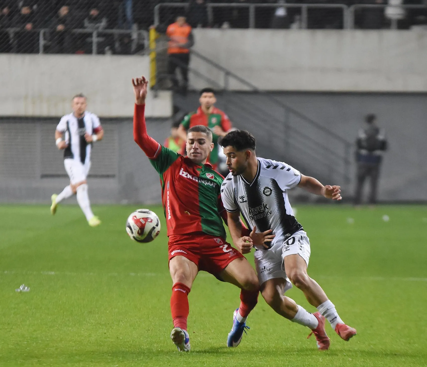 Altaylı Emre Tangeldi sözleşmesini feshedip Eskişehirspor ile el sıkıştı