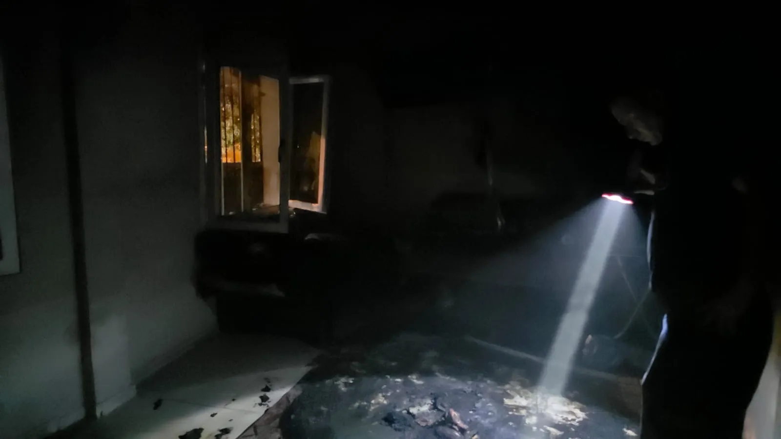 Kozan'da bir ev alevlere teslim oldu