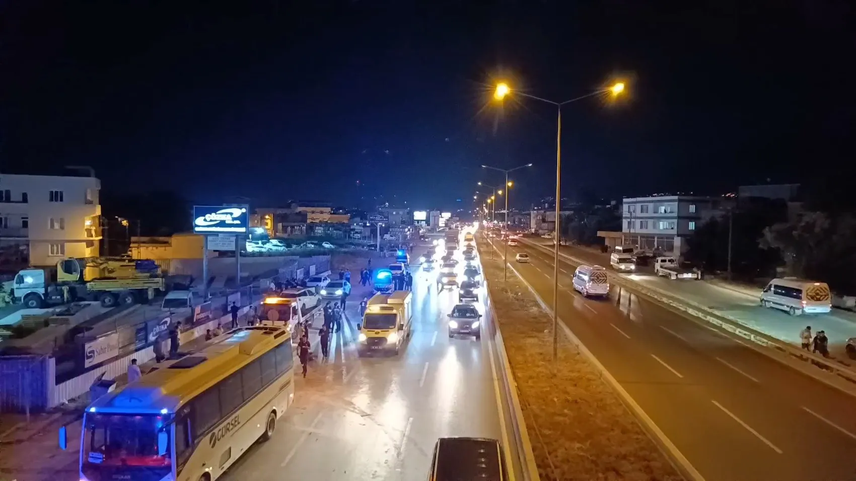 Bursa'da gece yarısı trafik kazası 6 kişi hastaneye kaldırıldı