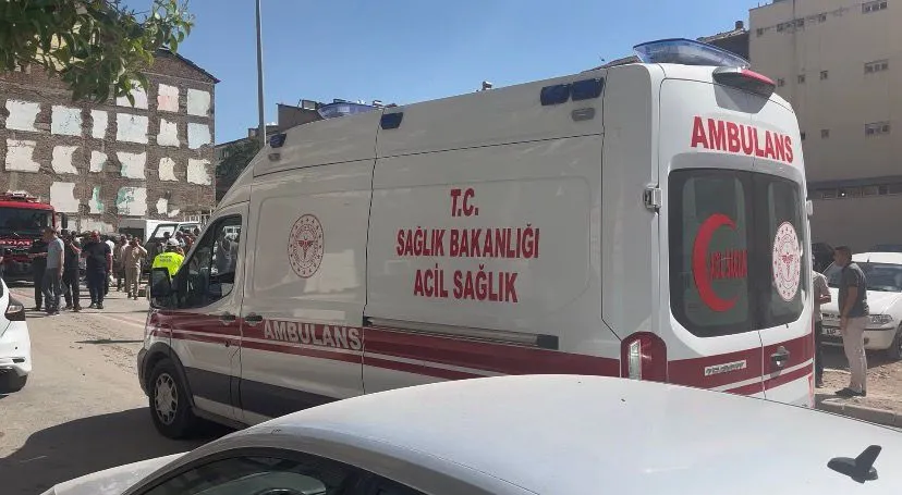Elazığ’da hafriyat kamyonu trafiği birbirine kattı