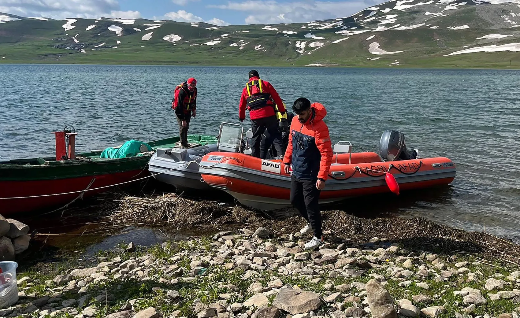 Ağrı Balık Gölü'nde teknesi boş bulunan gençten kötü haber geldi