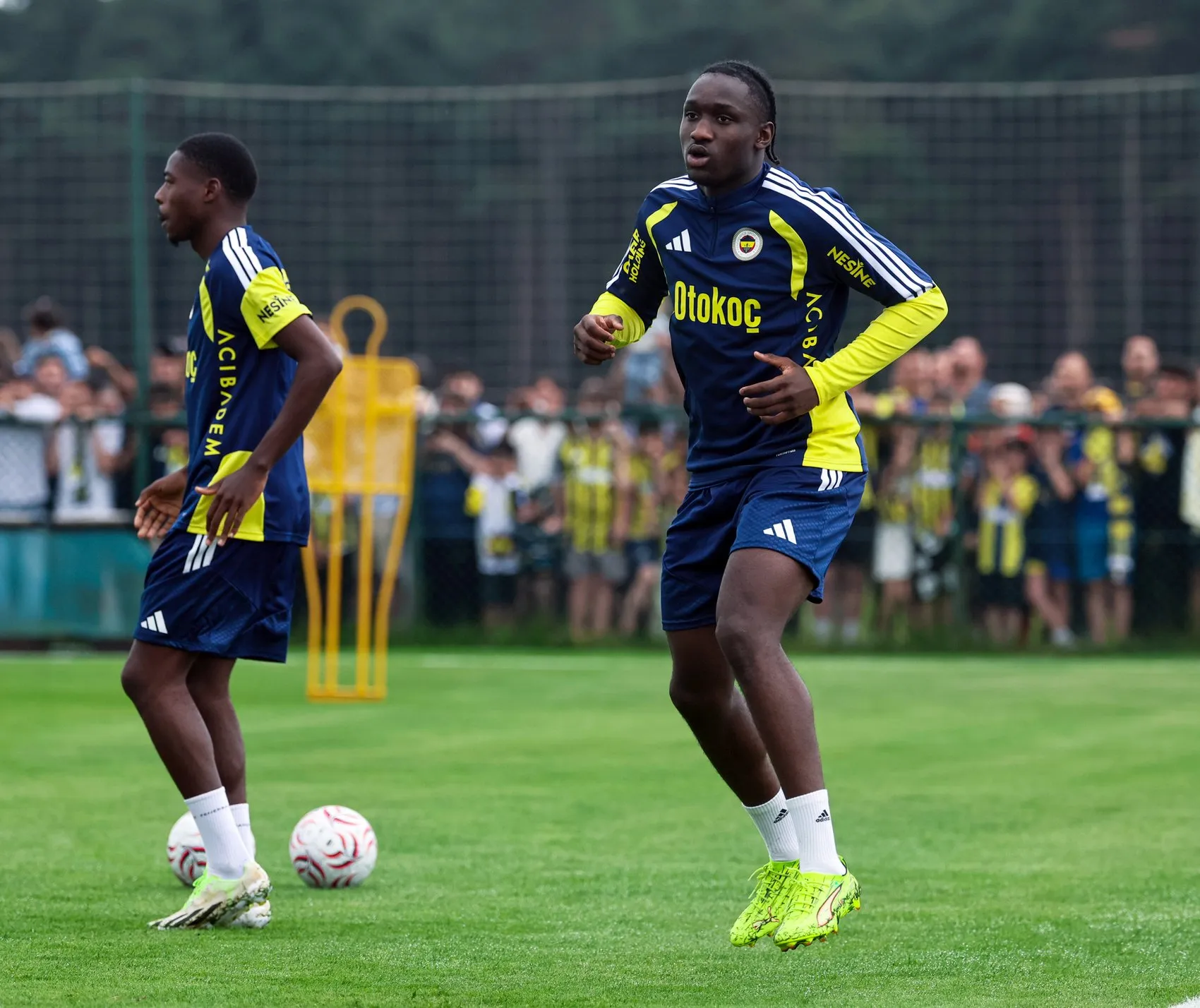 Fenerbahçe yeni sezon için Düzce'de ter döküyor