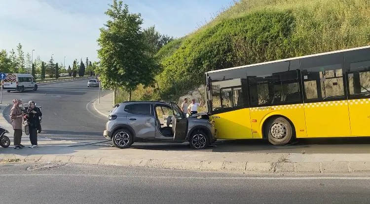 Küçükçekmece’de ani manevra kazaya yol açtı