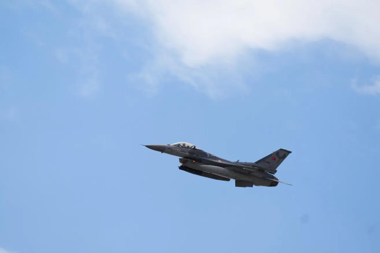 Aksaray semalarında F-16 rüzgarı esti