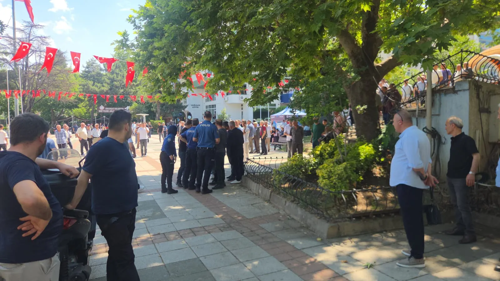 Orhangazi meydanında bıçaklı kavgaya havaya ateşli müdahale