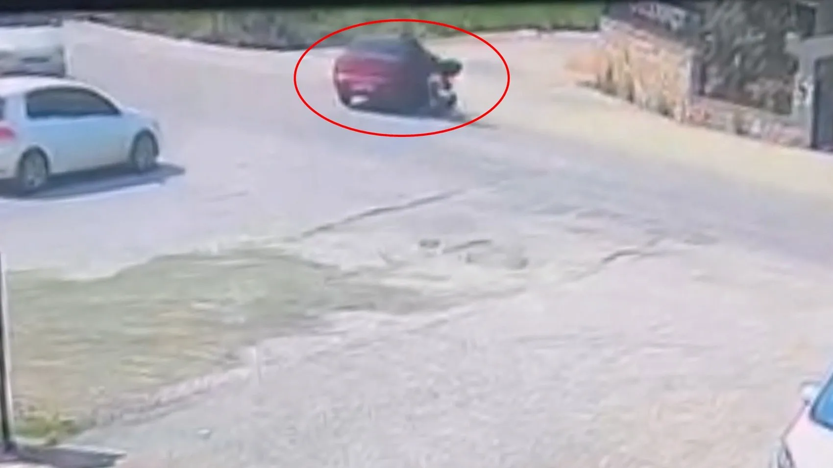 İnegöl'de kavşak kazası motosiklet sürücüsünü hastanelik etti