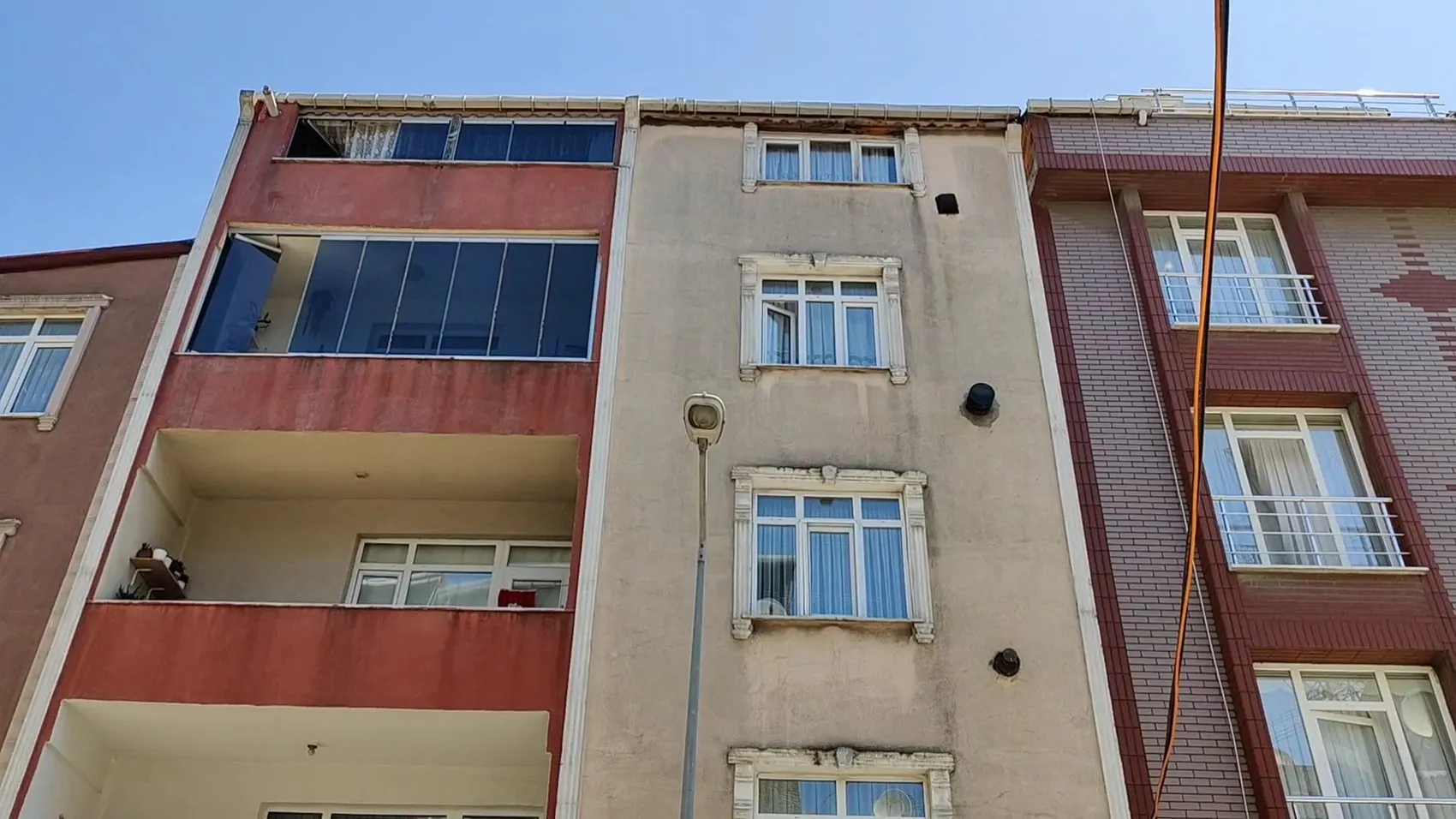 Sultangazi'de apartman boşluğundan düşen 76 yaşındaki adam hayatını kaybetti