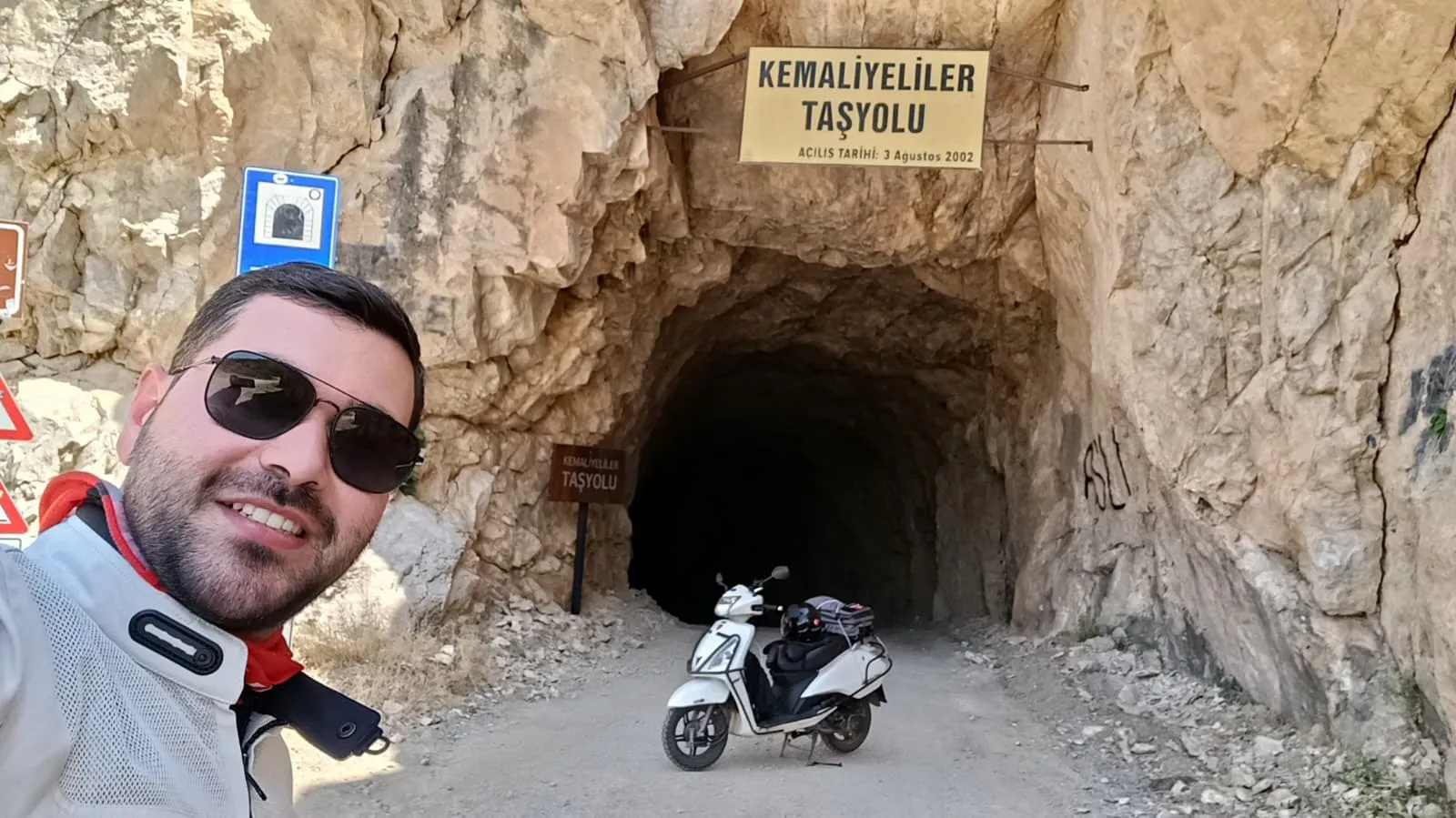 Küçük motoruyla 81 ili karış karış geziyor