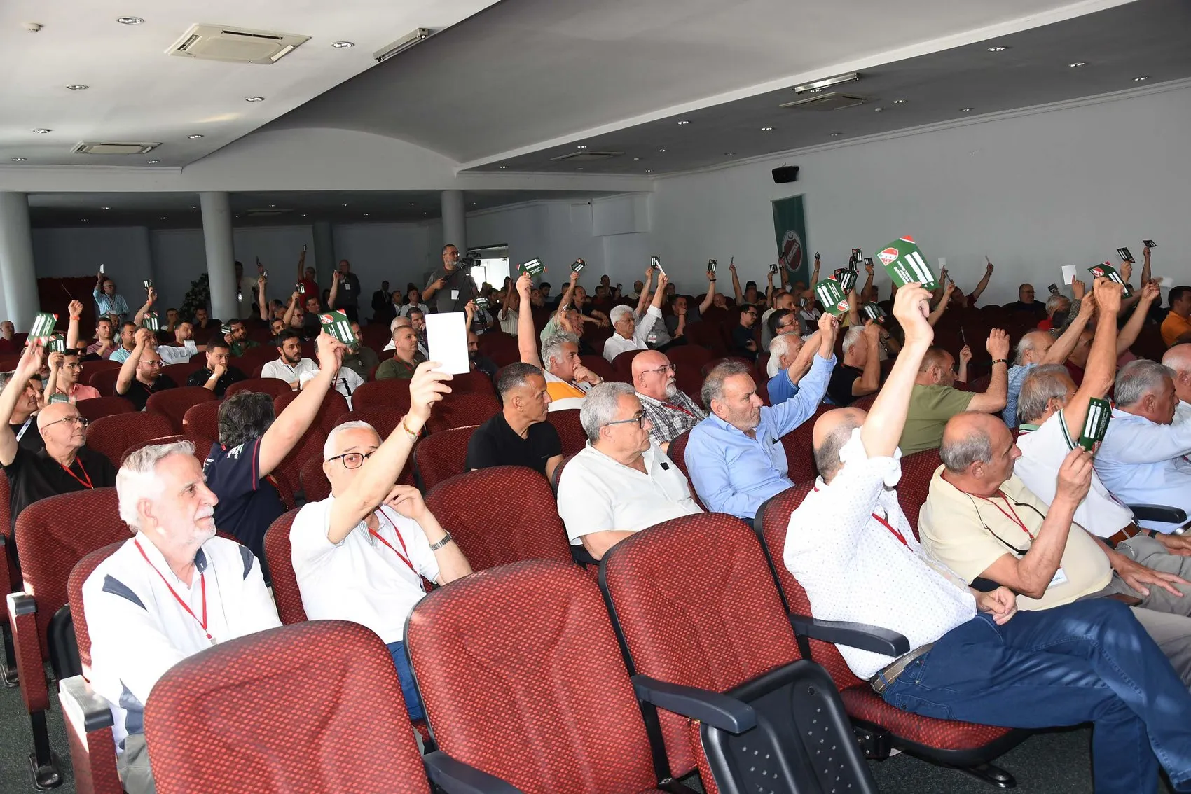 Karşıyaka Spor Kulübü seçim öncesi büyük bir belirsizliğin eşiğinde