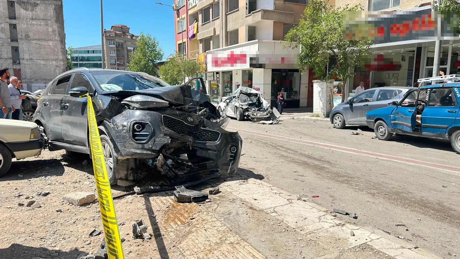 Elazığ’da hafriyat kamyonu trafiği birbirine kattı