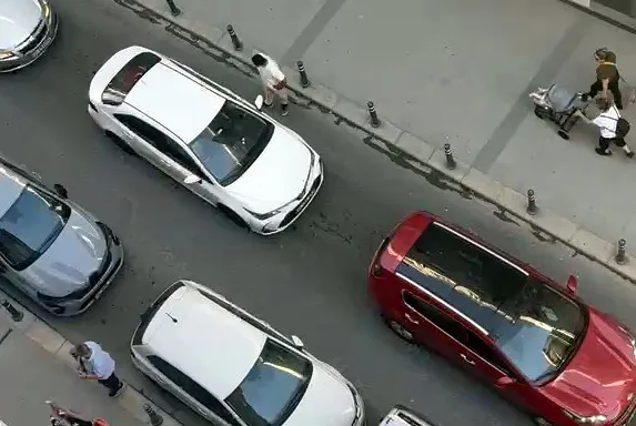 Avcılar'da kaza sonrası sürücüye yumruklu tepki
