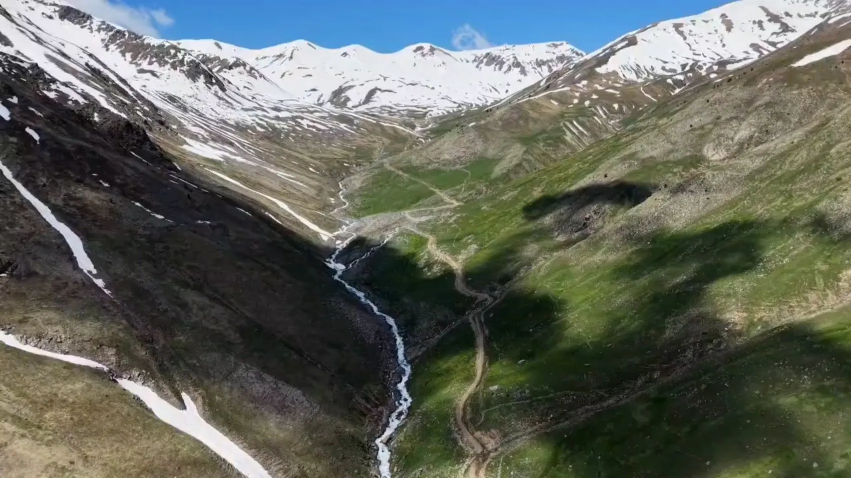 Kaçkar Dağları’nda aynı anda iki mevsim yaşanıyor
