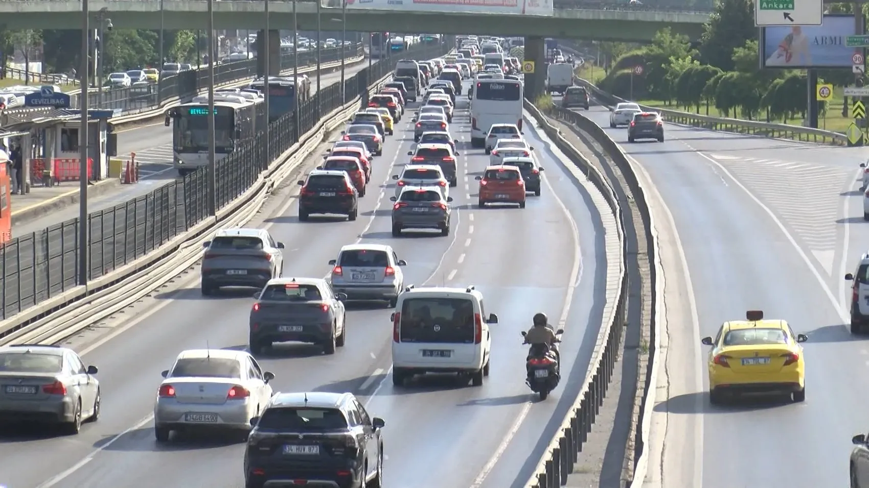 İstanbul trafiğinde pazartesi sabahı kabusu