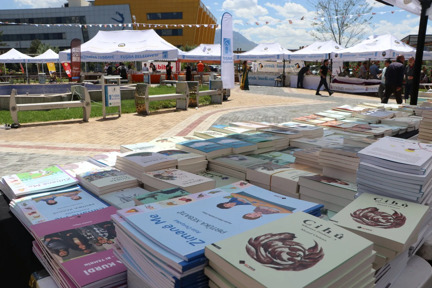 Van'da kitap tutkunları Tuşba'da buluşuyor