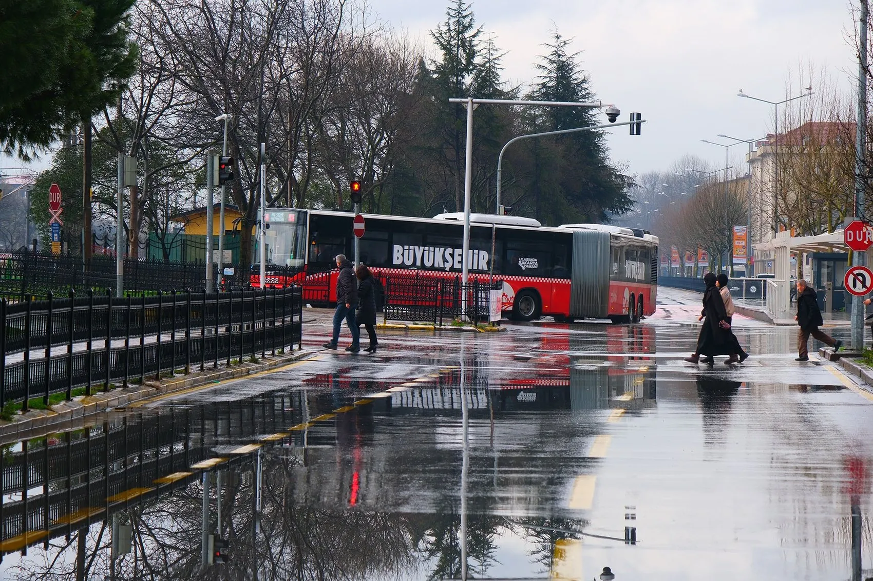 Sakarya metrobüsü ilk yılını 3,5 milyon yolcuyla kapattı