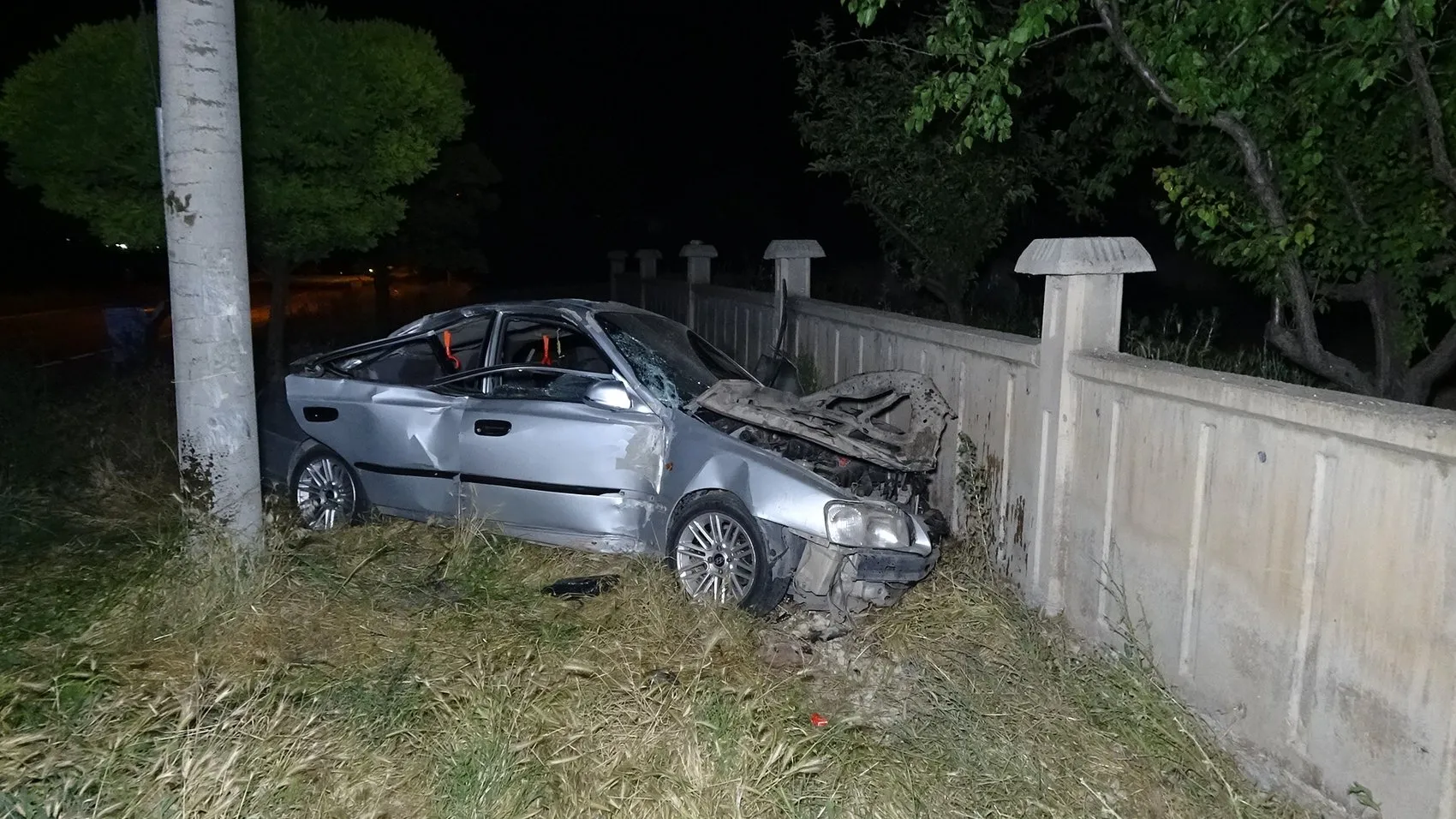 Aksaray’da gece yarısı kaza Bir baba ve iki kızı ağır yaralandı