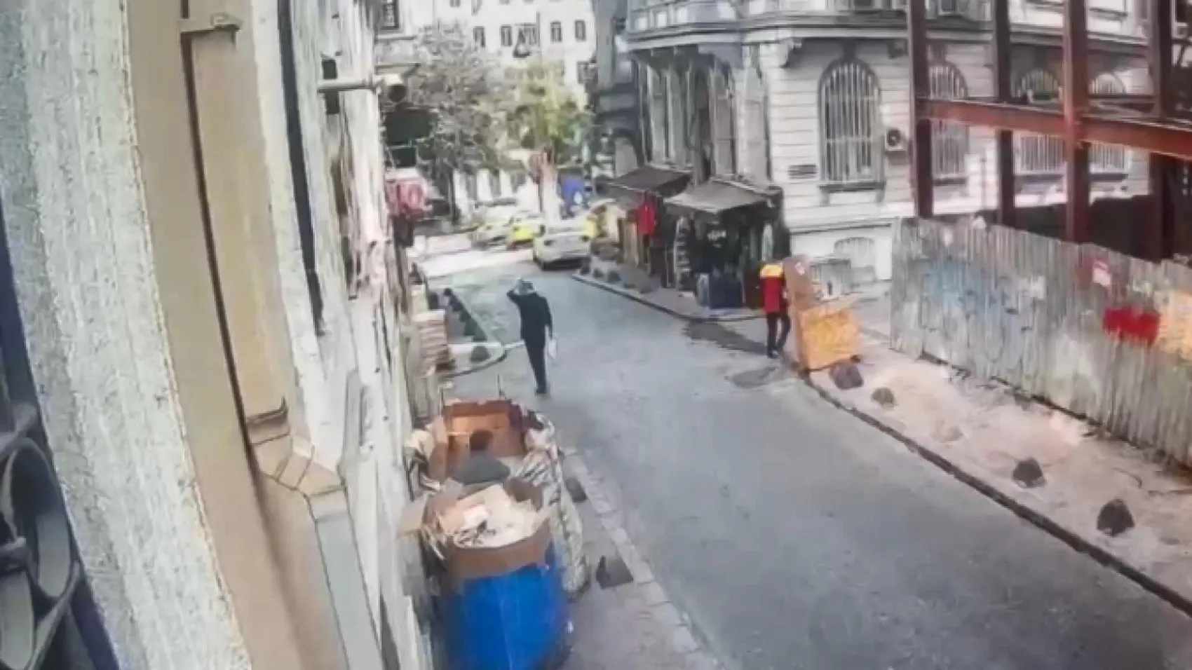 Beyoğlu sokaklarında kargo hırsızlığına polis engeli