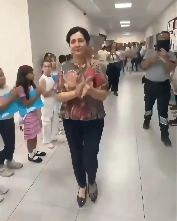 38 yıllık öğretmen Sevil Darısapı sınıfına veda etti