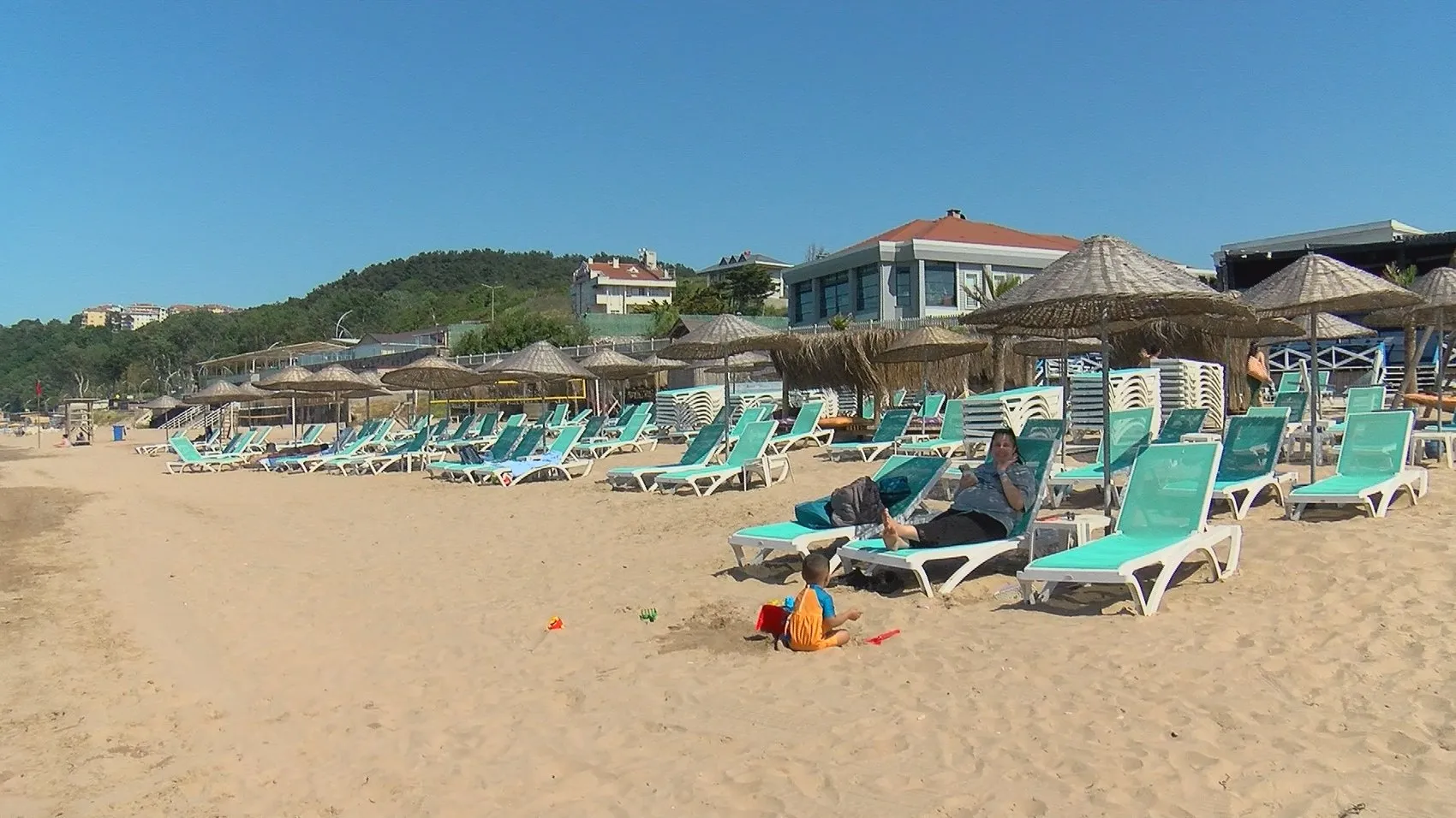 İstanbul plajlarında sezon açıldı Giriş ücretleri cep yakıyor