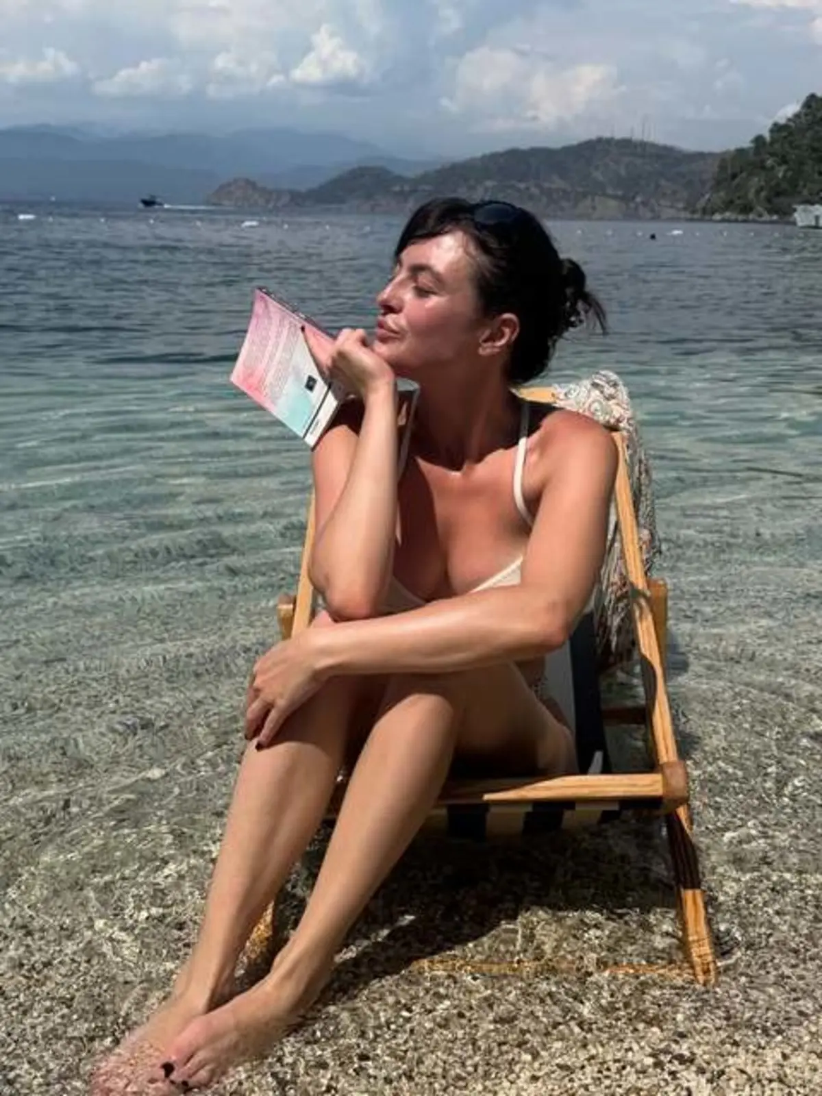 Melis Sezen tatile çıktı! Bikinisini giyip fiziğini sergiledi 3