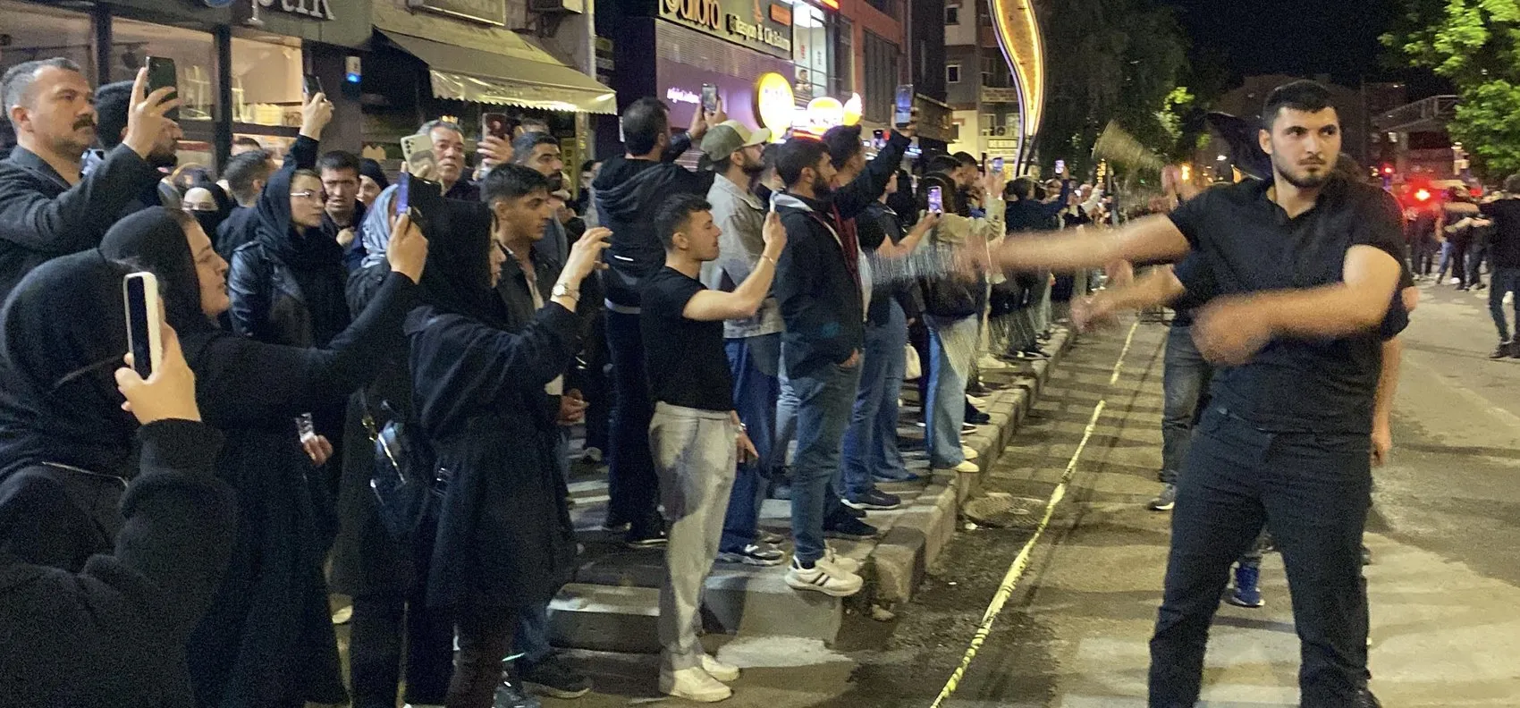 Karslılar Kerbela şehitlerini gözyaşlarıyla andı